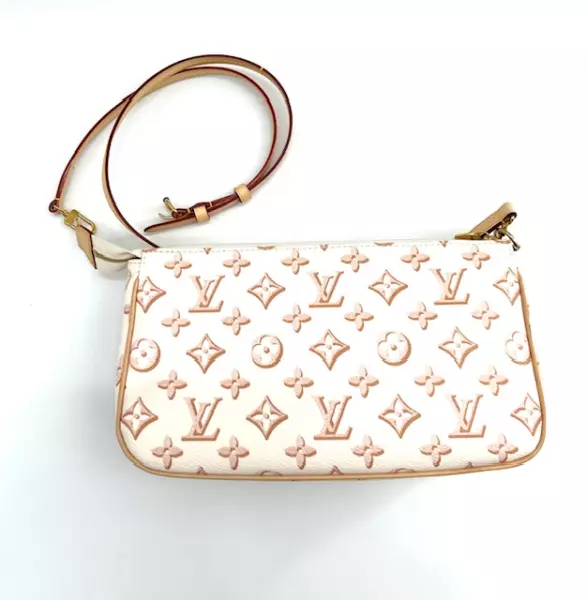 140-louis-vuitton-pochette-beige-d