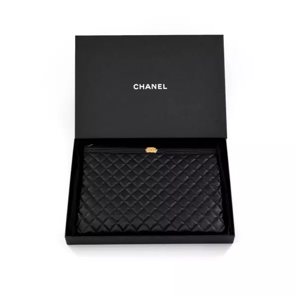 27chanel-pochette-ordi-noirea