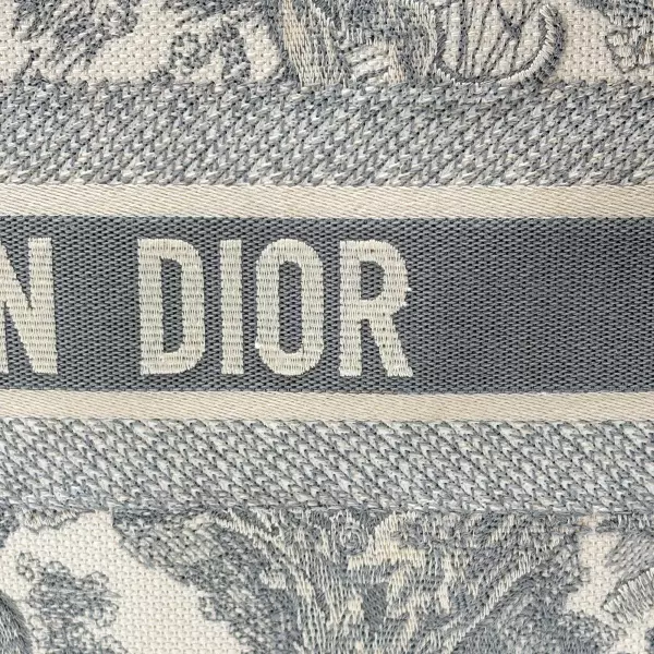 105diortote-book-beigee