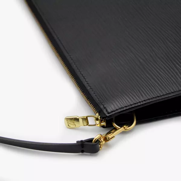02louisvuitton-pochette-noirec
