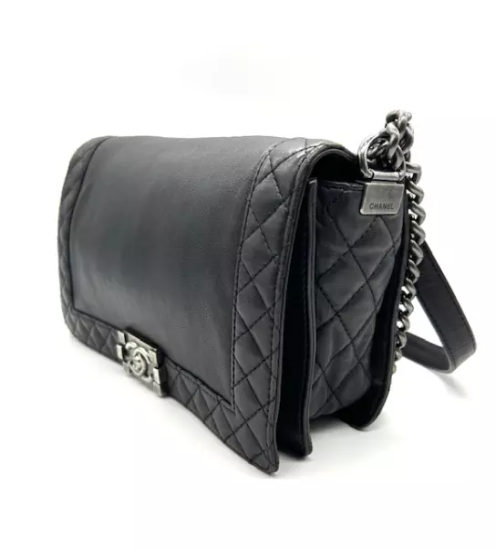 111-b-chanel-boy