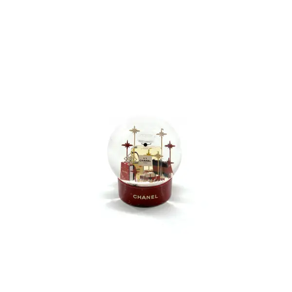 92chanel-boule-a-neige-rougea