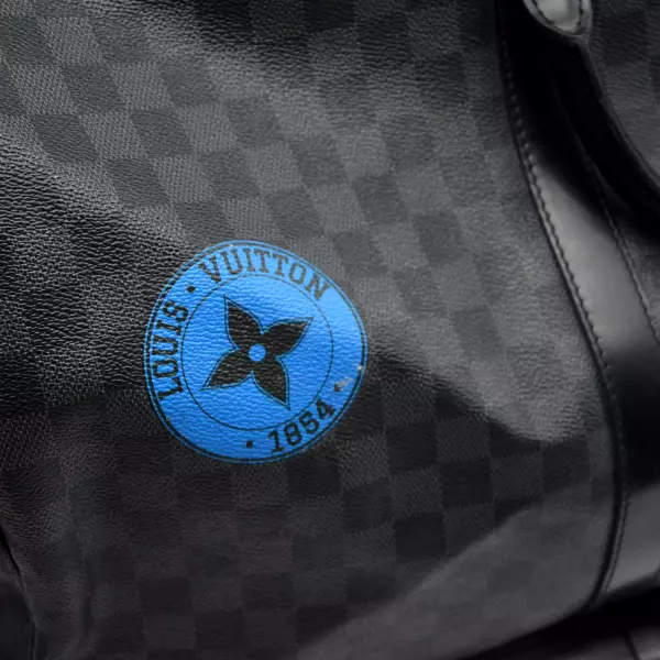 64louisvuitton-keepall-damier-noire