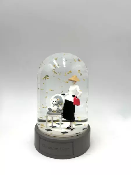 56b-dior-boule-a-neige-femme-dior