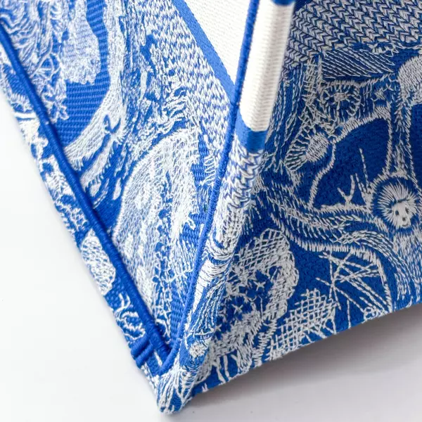 106diortote-book-bleuf