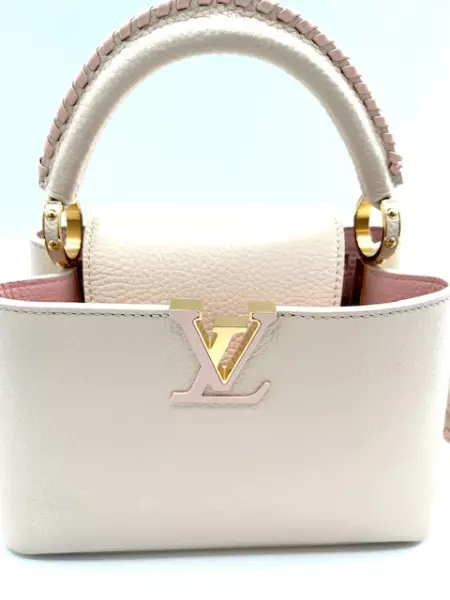 138-louis-vuitton-capucine-beige-a