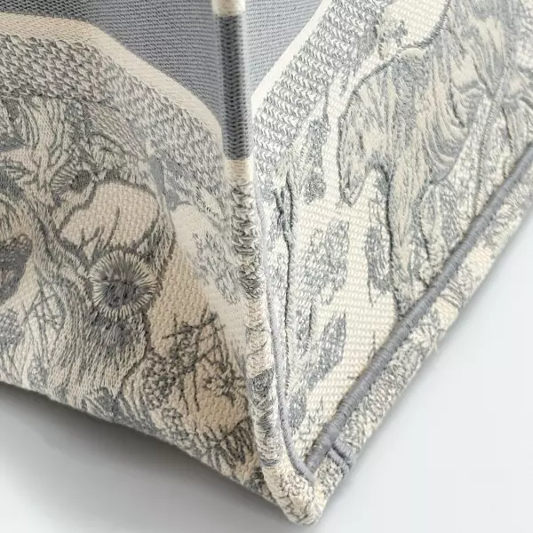 105diortote-book-beiged