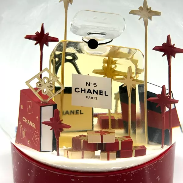 92chanel-boule-a-neige-rougeb