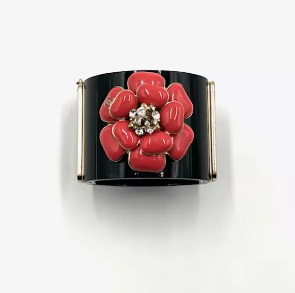 183b-chanel-manchette-camelia