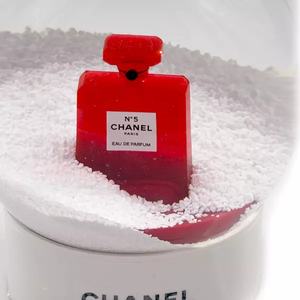 93chanel-boule-a-neigeb