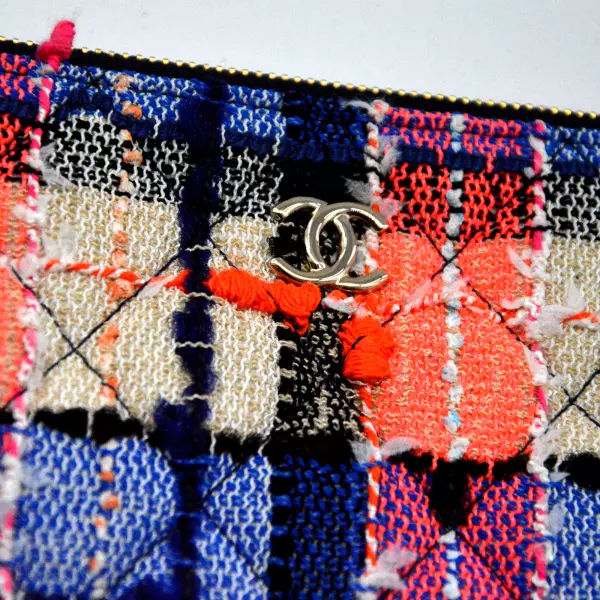 38chanel-pochette-tweedc