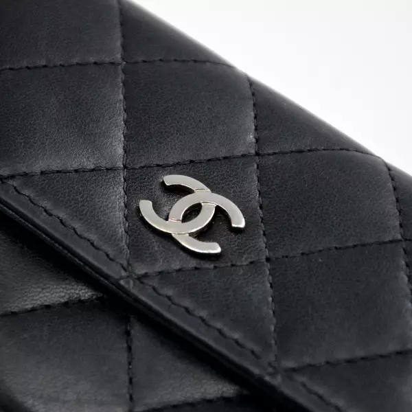39chanel-porte-carte-noire