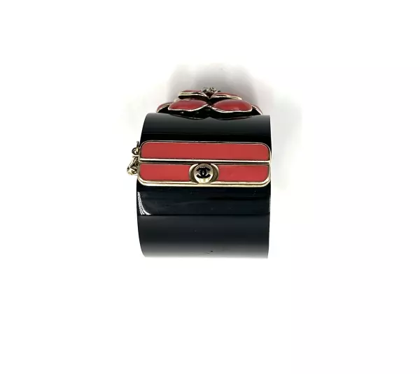 183e-chanel-manchette-camelia